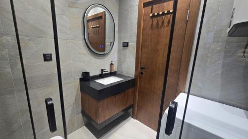 Durmitor Summit tesisinde bir banyo