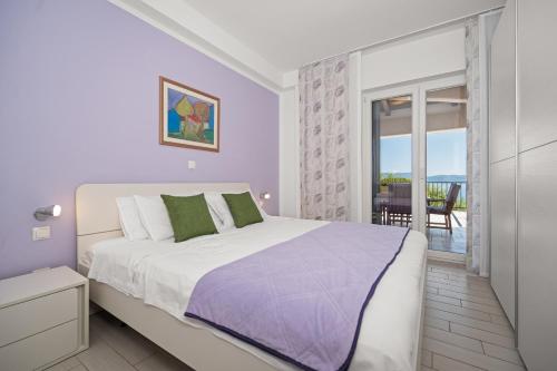Ένα ή περισσότερα κρεβάτια σε δωμάτιο στο Villa Principi apartment Violet