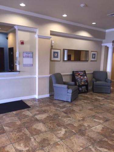 a waiting room with two chairs and a counter at Studio 7 Harker Heights in Harker Heights