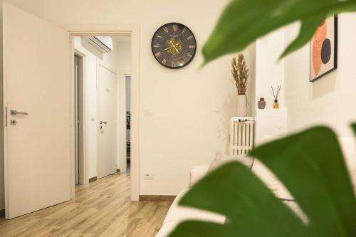 a room with a clock on the wall and a couch at Inalpi Arena Modern Suite in Turin