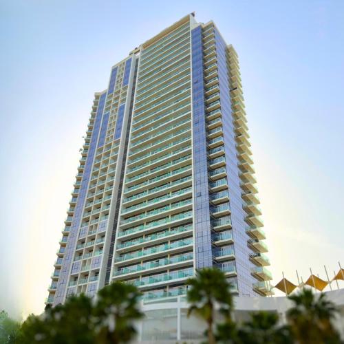 Damac Hills Carson A Monthly Stay - Pay 28, Stay 30
