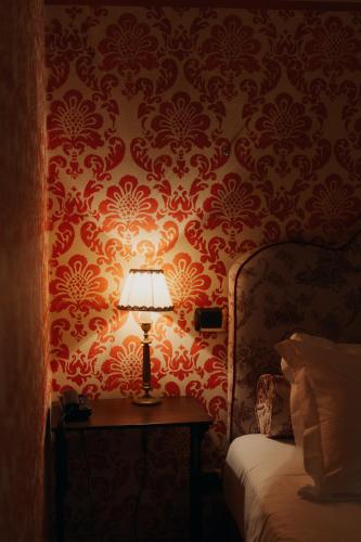 Hotel Palazzo Guiscardo Pietrasantaにあるベッド