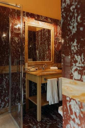 Hotel Palazzo Guiscardo Pietrasantaにあるバスルーム