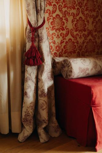Hotel Palazzo Guiscardo Pietrasantaにあるベッド