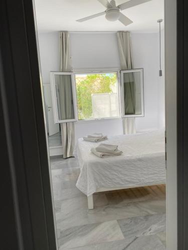 Letto o letti in una camera di Moschoula Studios