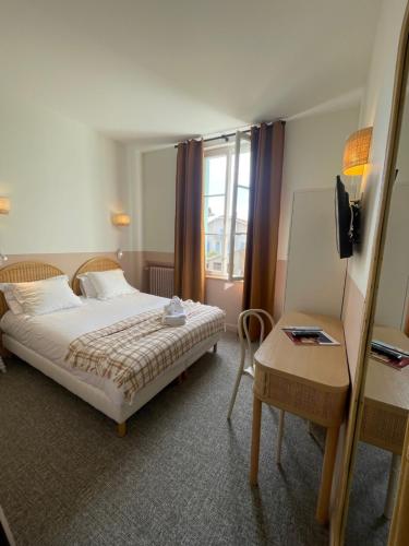 Postel nebo postele na pokoji v ubytování Hôtel Michelet Plage