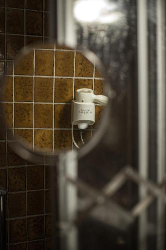 a reflection of a cake in a mirror at BE ME Black Forest Family Apartment -Zum Letzten G'Stehr in Bad Rippoldsau
