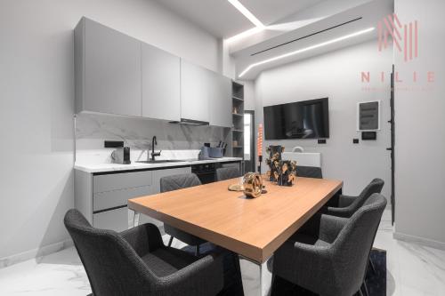 Gradioso, Nilie Hospitality MGMT