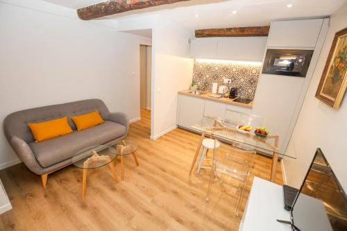 Yellow flower heart of Grasse