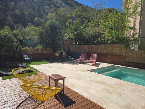 Photo de la galerie de l'établissement Accueillante maison avec piscine, à Digne-Les-Bains