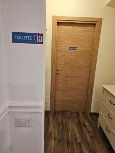 a room with a wooden door with a sign on it at Victoria Royal Garden in Como