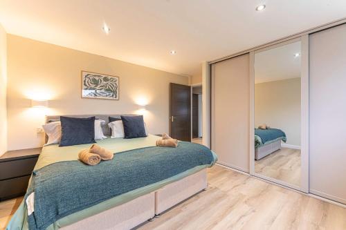 Postel nebo postele na pokoji v ubytování Maple Apartments - Stylish 1 Bed Apartment in Derby