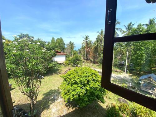 Blue Serenity House in Srithanuにある庭