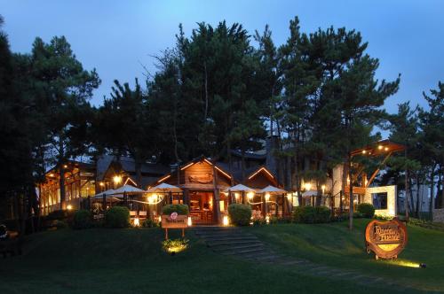 Un jardín fuera de Rincón del Duende Resort y Spa de Mar