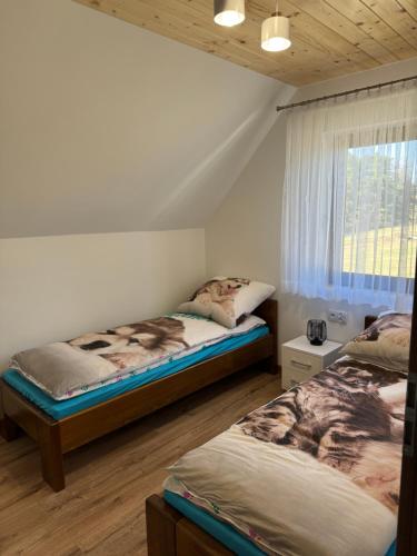 Postel nebo postele na pokoji v ubytování Agroturystyka Nad Lasem - Domki w górach