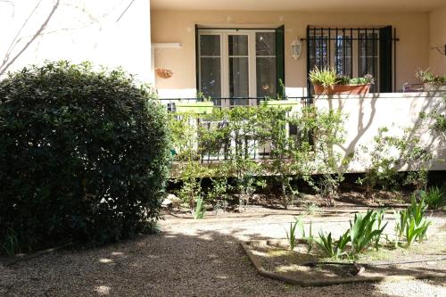 Three bedrooms apartment in Aix en Pce