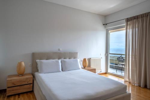 Coral Serviced Apartments with Sea View and Balcony
