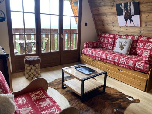 Posezení v ubytování Chalet Cosy Cabane avec vue lac