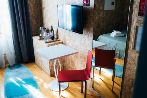 a room with a table and two chairs and a bed at Ristolocanda Grani Di Pepe in Flaibano