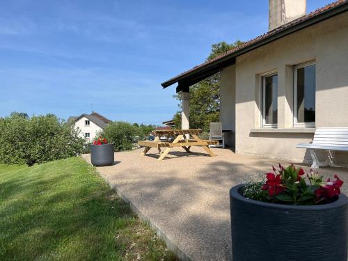 Villa Eléno, au cœur de la région des lacs du Jura