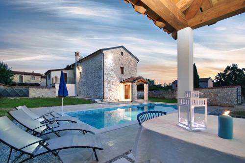 Villa Lucy, a Mediterranean rustic haven, pet friendly