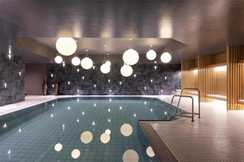 a swimming pool with lights on top of it at Scandic Nürnberg Central in Nürnberg