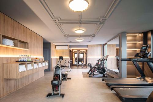 a gym with treadmills and exercise bikes in a room at Scandic Nürnberg Central in Nürnberg