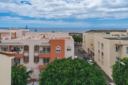 Sunny 1-BR apartment with AC and private terrace near the ocean