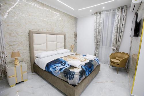 B&B luxury house gold