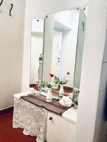 a bathroom with a mirror and a sink at Tulipános Láda Vendégház in Pula