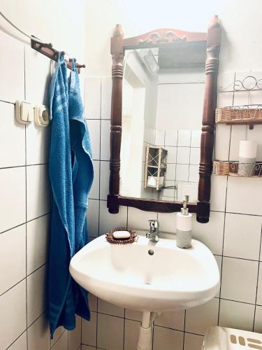 a bathroom with a sink and a mirror at Tulipános Láda Vendégház in Pula