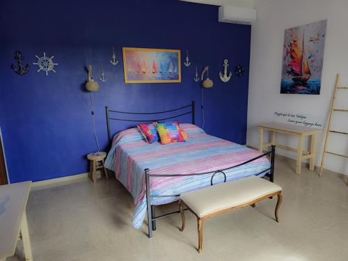 Ένα ή περισσότερα κρεβάτια σε δωμάτιο στο CasaOltreMare Puglia Mare, Relax e Tradizione