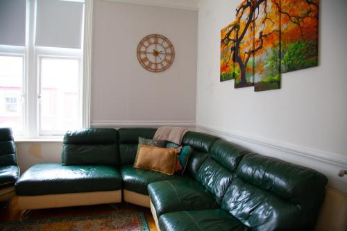 Χώρος καθιστικού στο Bournemouth high street - large 3BR in historical house, 4-5 beds - Groups - Contractors - Families up to 7ppl