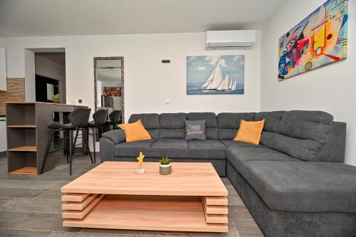 Χώρος καθιστικού στο Holiday house Sara with heated pool