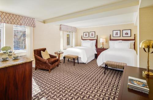 Postel nebo postele na pokoji v ubytování Fairmont Le Manoir Richelieu