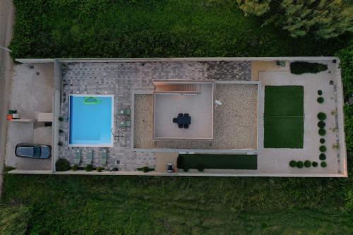 Κήπος έξω από το Holiday house Sara with heated pool