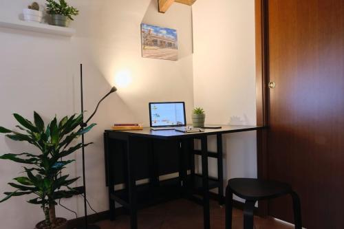 a desk with a laptop computer on it in a room at 10' from Malpensa & transfert on demand in Casorate Sempione