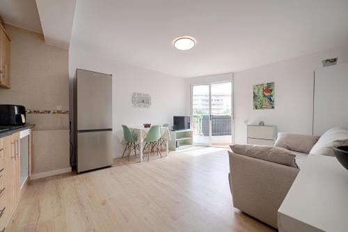 Kuchyňa alebo kuchynka v ubytovaní Apartamento en Playa de La Pineda
