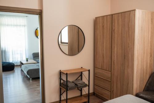 a room with a mirror next to a wooden cabinet at Вила Маунтайн Вю in Brestnik