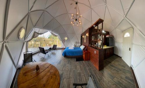 Posezení v ubytování El Gato Glamping con vista a prismas basálticos