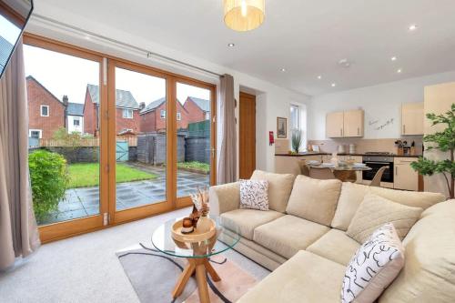 a living room with a couch and a kitchen at Balfour House in Etruria