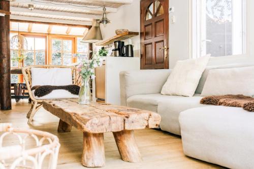 a living room with a table and a couch at "Albatros" Knus huisje op Texel in De Koog