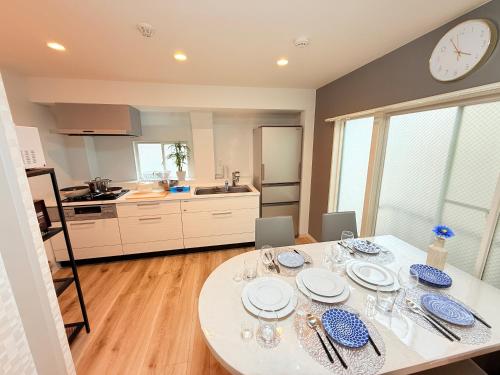 a kitchen with a table with plates and glasses on it at 阿久津ハイツ201 in Tokyo