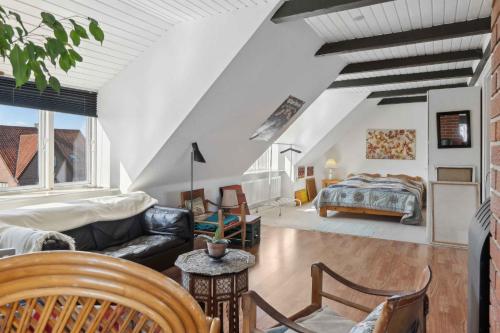 Giường trong phòng chung tại Historic Home In Charming Nysted