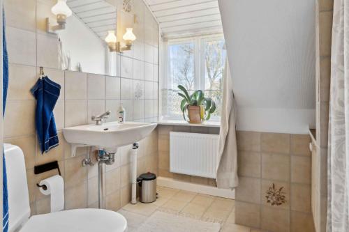 Phòng tắm tại Historic Home In Charming Nysted