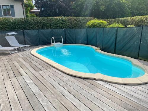 Hồ bơi trong/gần Lovely Gated Family Home, Steps to the Lake