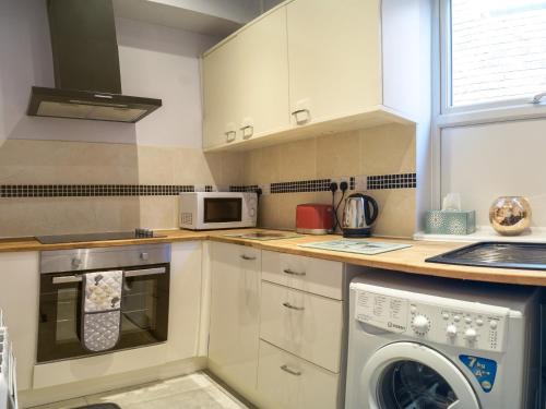 Dapur atau dapur kecil di Tunnard House