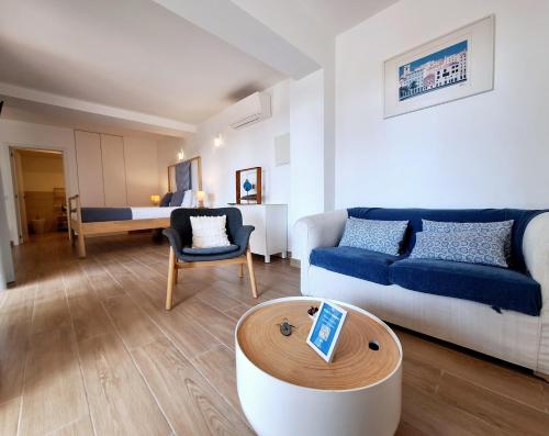 a living room with a blue couch and a table at Romantik Villa in Salema