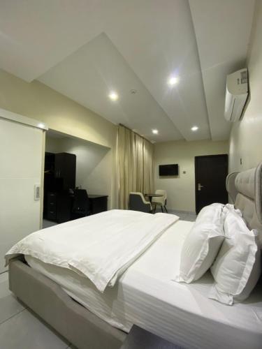 Postel nebo postele na pokoji v ubytování Emmaag Hotel, Ibadan