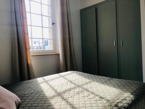 Ένα ή περισσότερα κρεβάτια σε δωμάτιο στο Appartement familial lumineux à 100m de la plage
